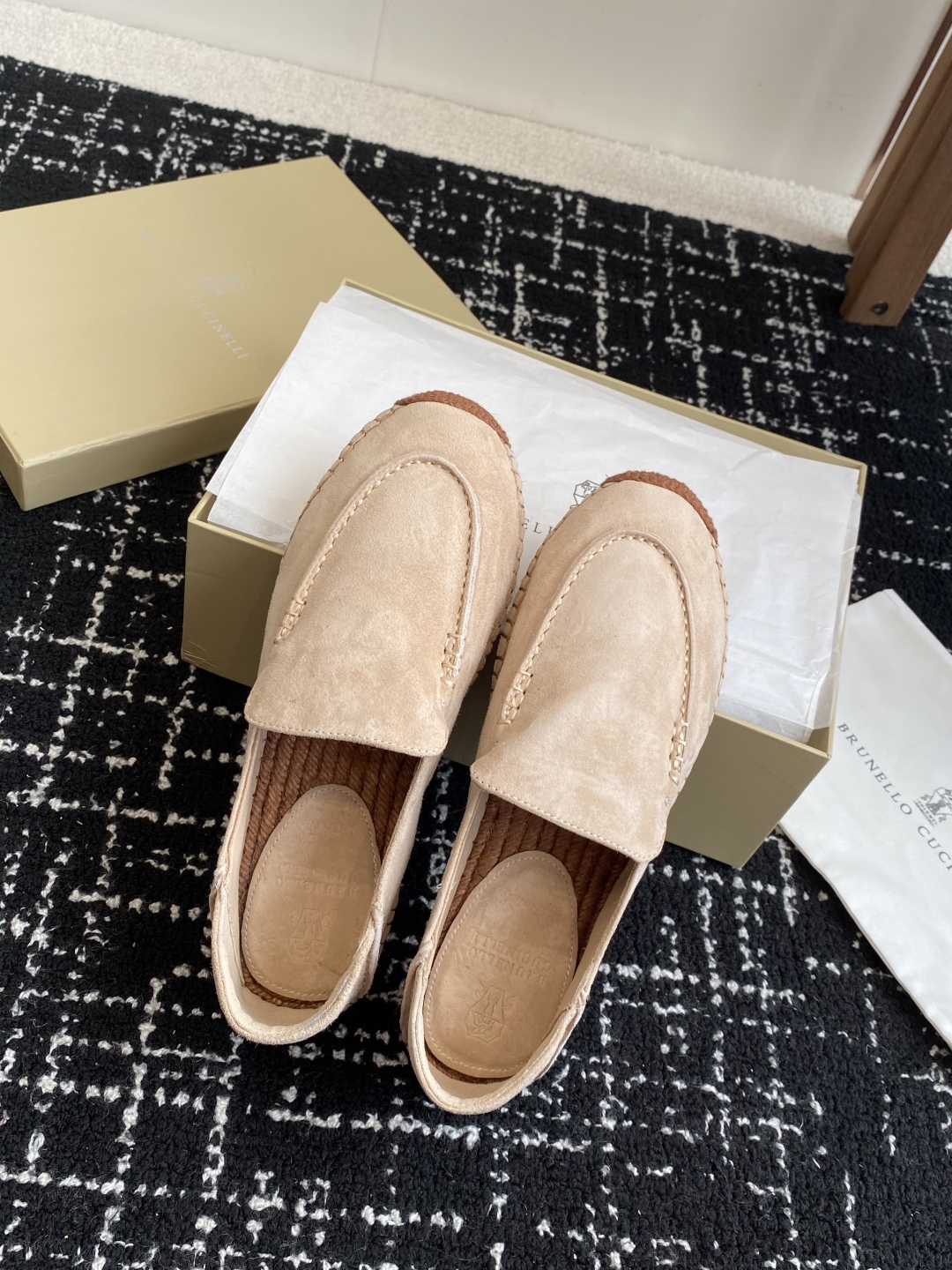 
brunello cucinelli 25ss 春夏新款 渔夫鞋 BC经典 半拖

制作工艺相当麻烦，