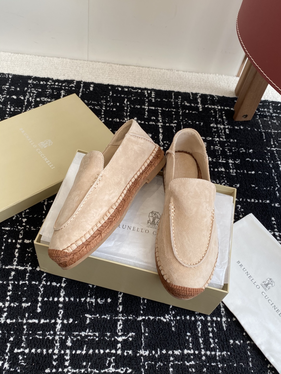 
brunello cucinelli 25ss 春夏新款 渔夫鞋 BC经典 半拖

制作工艺相当麻烦，