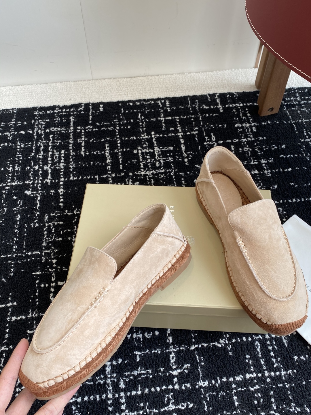 
brunello cucinelli 25ss 春夏新款 渔夫鞋 BC经典 半拖

制作工艺相当麻烦，