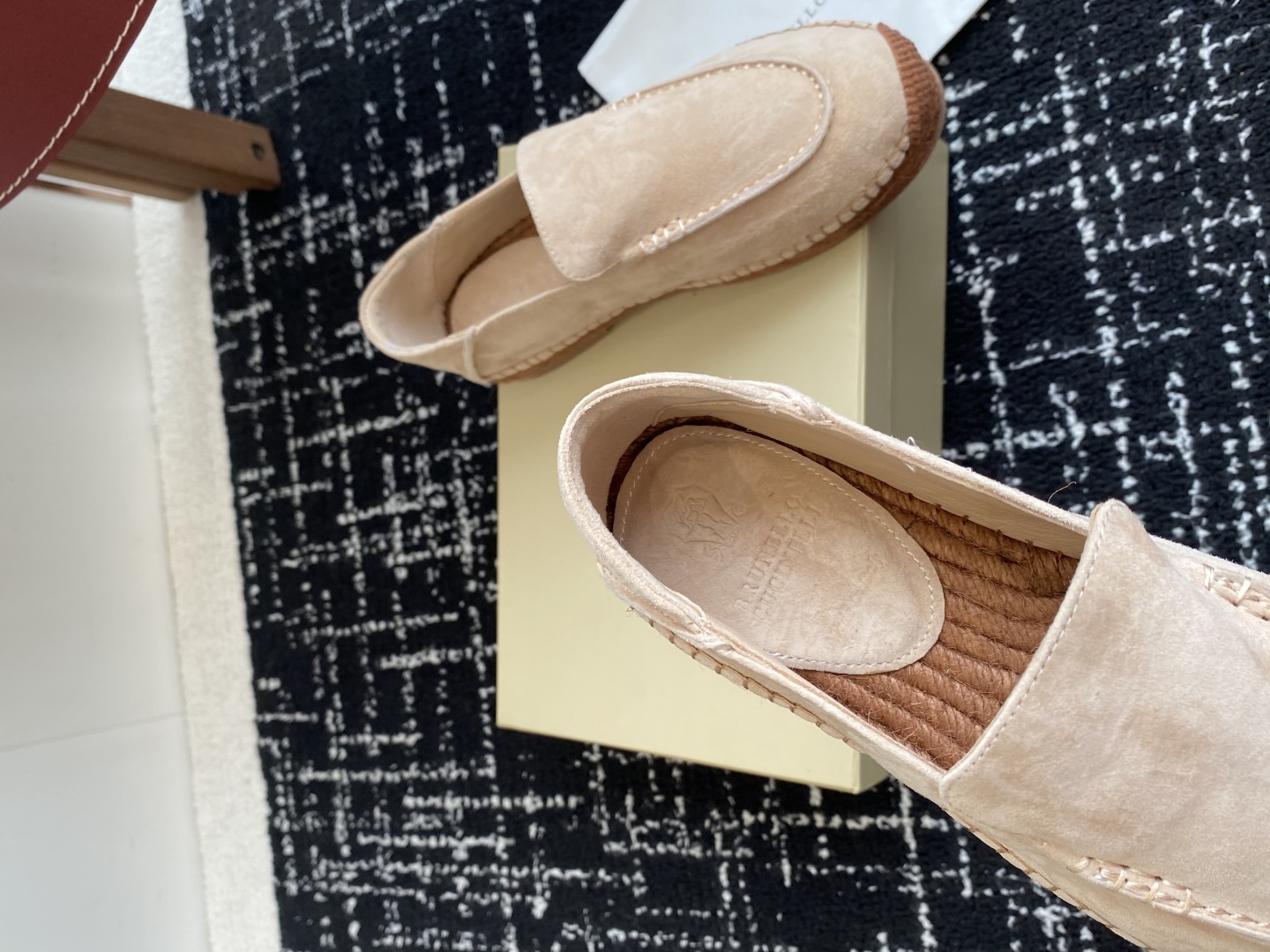 
brunello cucinelli 25ss 春夏新款 渔夫鞋 BC经典 半拖

制作工艺相当麻烦，