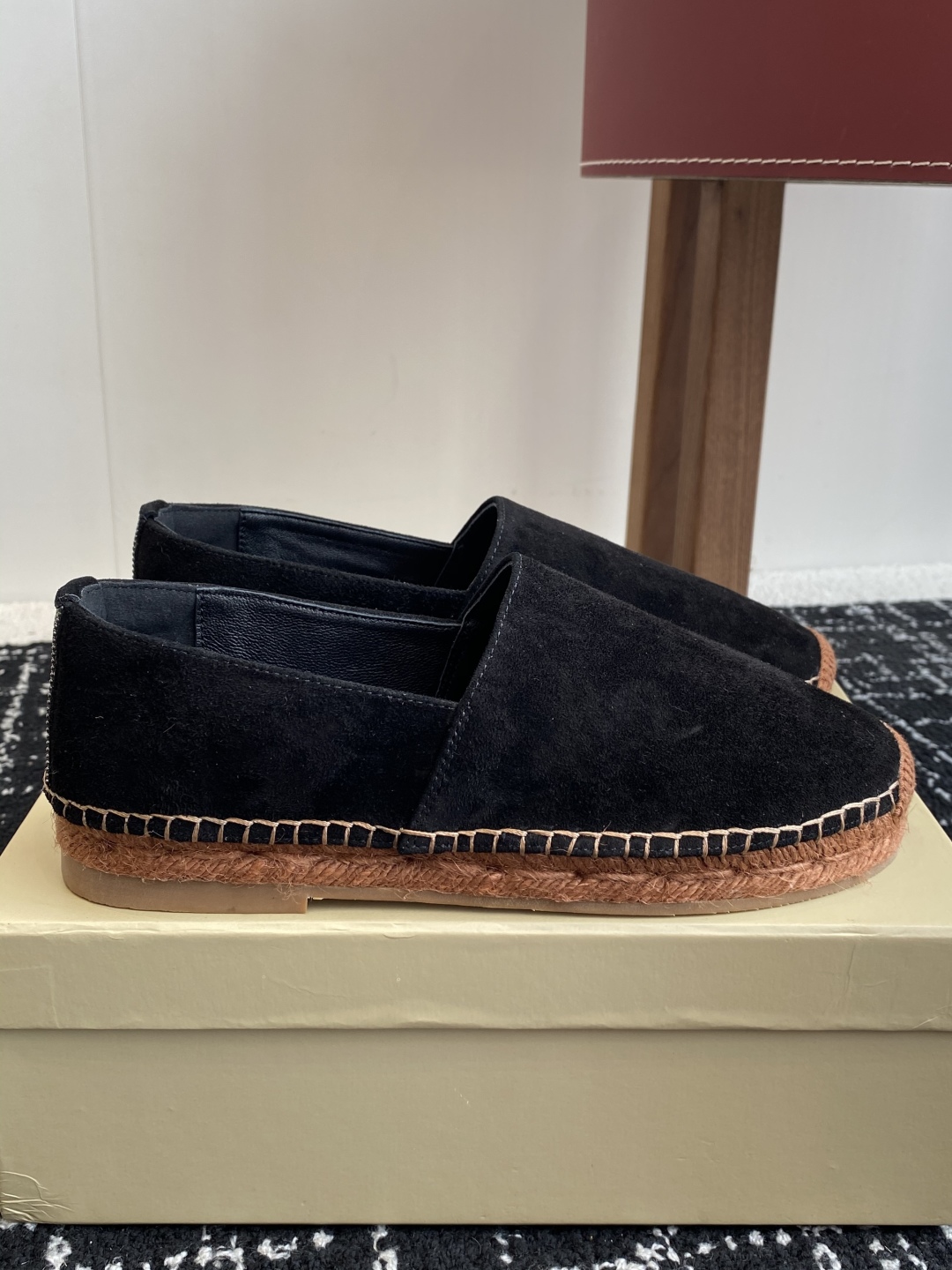
brunello cucinelli 25ss 春夏新款 渔夫鞋 BC经典 半拖

制作工艺相当麻烦，