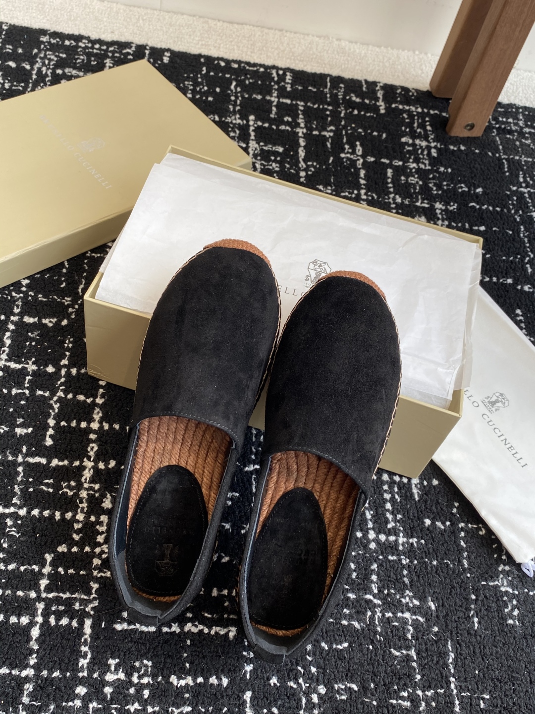 
brunello cucinelli 25ss 春夏新款 渔夫鞋 BC经典 半拖

制作工艺相当麻烦，
