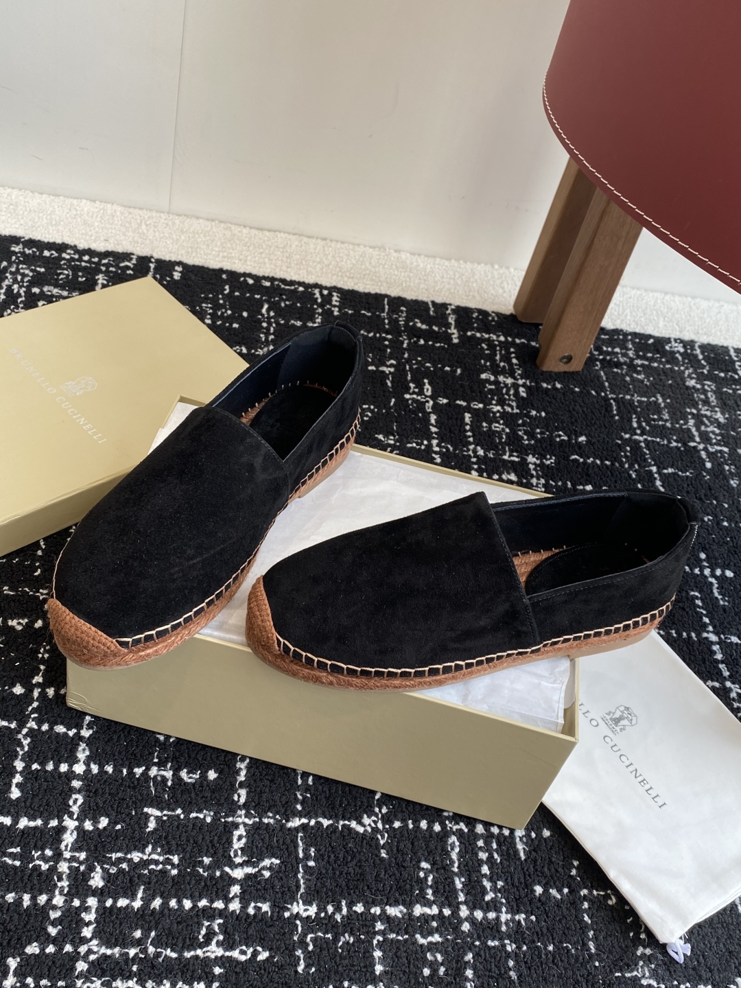 
brunello cucinelli 25ss 春夏新款 渔夫鞋 BC经典 半拖

制作工艺相当麻烦，