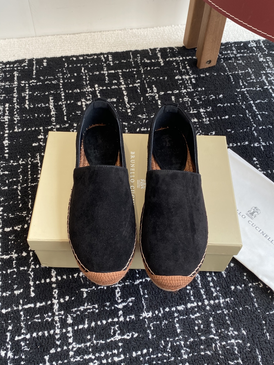 
brunello cucinelli 25ss 春夏新款 渔夫鞋 BC经典 半拖

制作工艺相当麻烦，