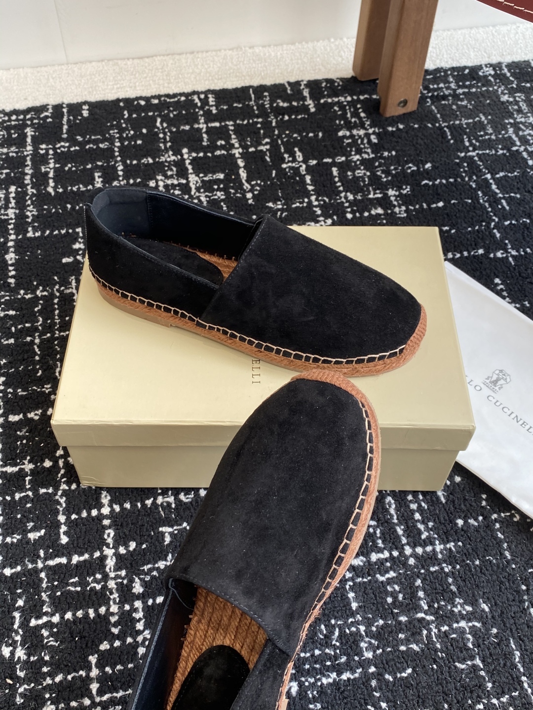 
brunello cucinelli 25ss 春夏新款 渔夫鞋 BC经典 半拖

制作工艺相当麻烦，