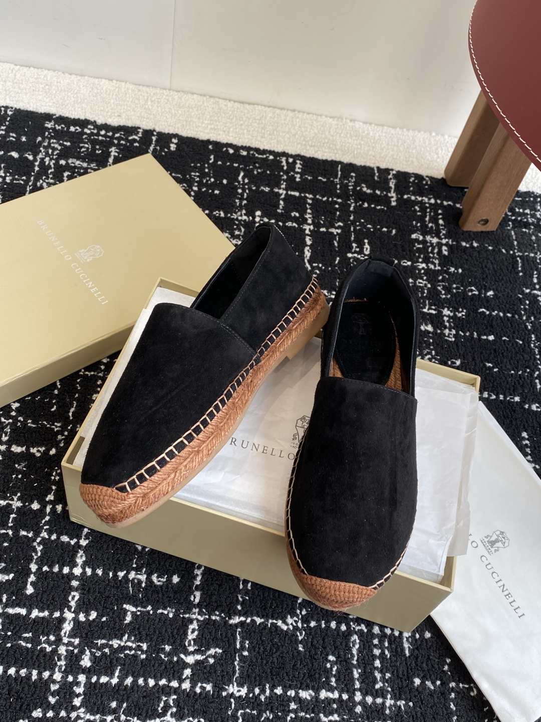 
brunello cucinelli 25ss 春夏新款 渔夫鞋 BC经典 半拖

制作工艺相当麻烦，