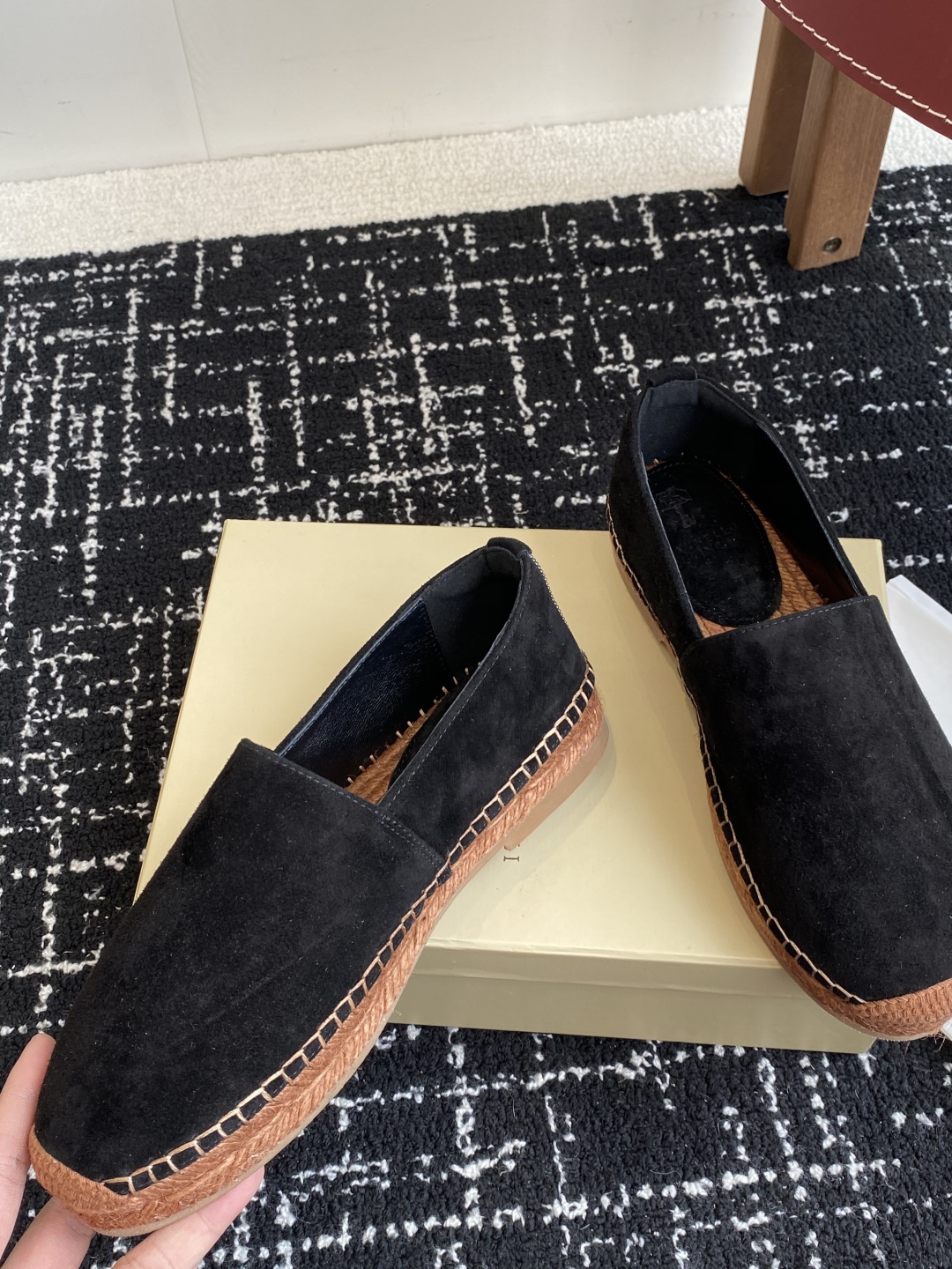 
brunello cucinelli 25ss 春夏新款 渔夫鞋 BC经典 半拖

制作工艺相当麻烦，