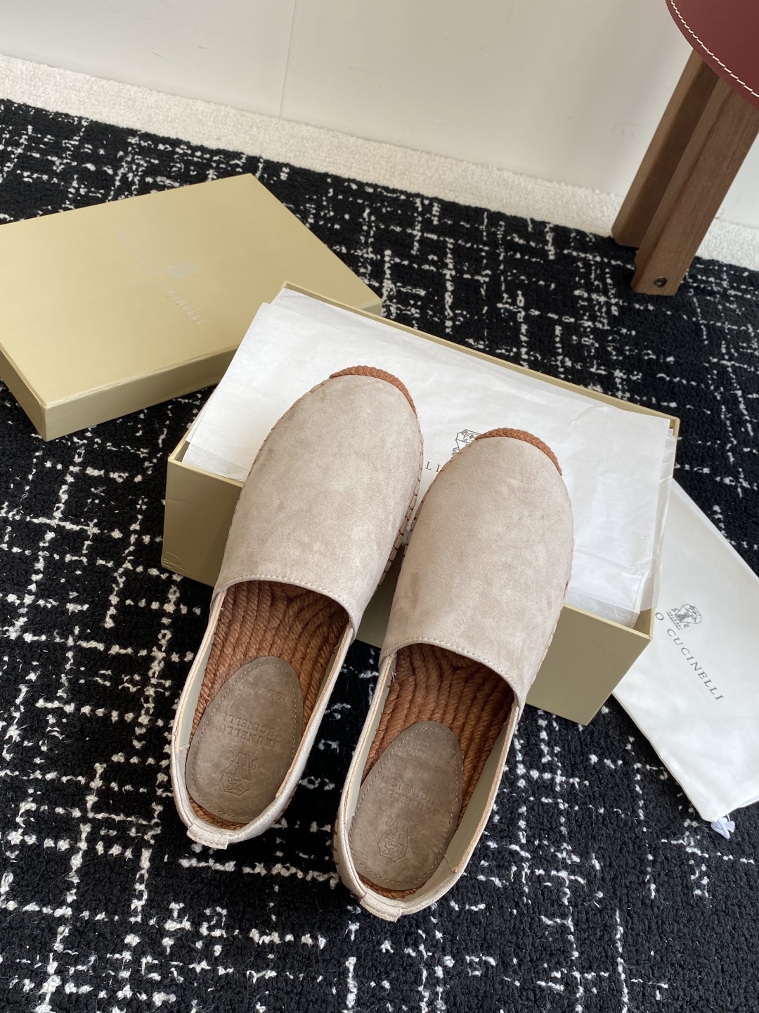 
brunello cucinelli 25ss 春夏新款 渔夫鞋 BC经典 半拖

制作工艺相当麻烦，