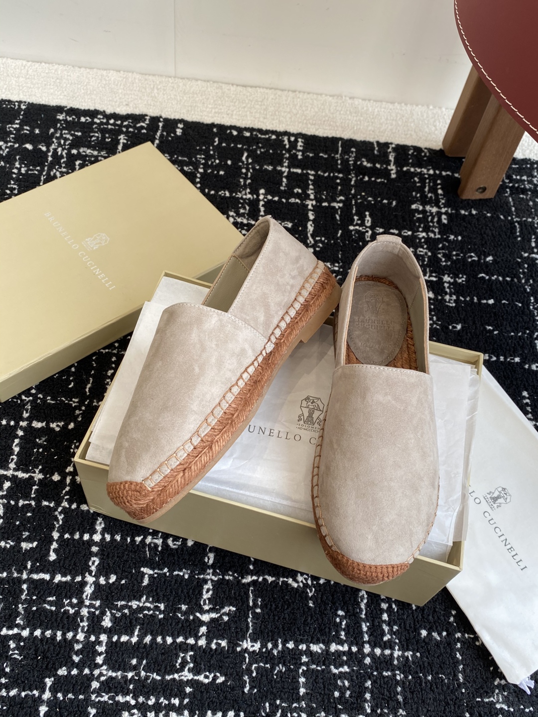 
brunello cucinelli 25ss 春夏新款 渔夫鞋 BC经典 半拖

制作工艺相当麻烦，