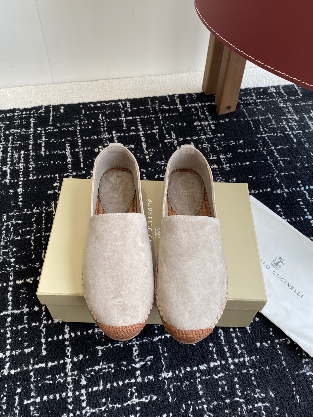 
brunello cucinelli 25ss 春夏新款 渔夫鞋 BC经典 半拖

制作工艺相当麻烦，