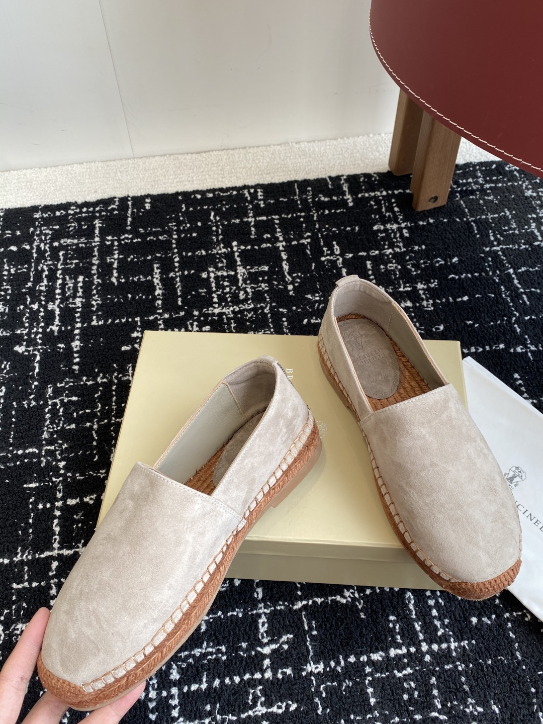 
brunello cucinelli 25ss 春夏新款 渔夫鞋 BC经典 半拖

制作工艺相当麻烦，