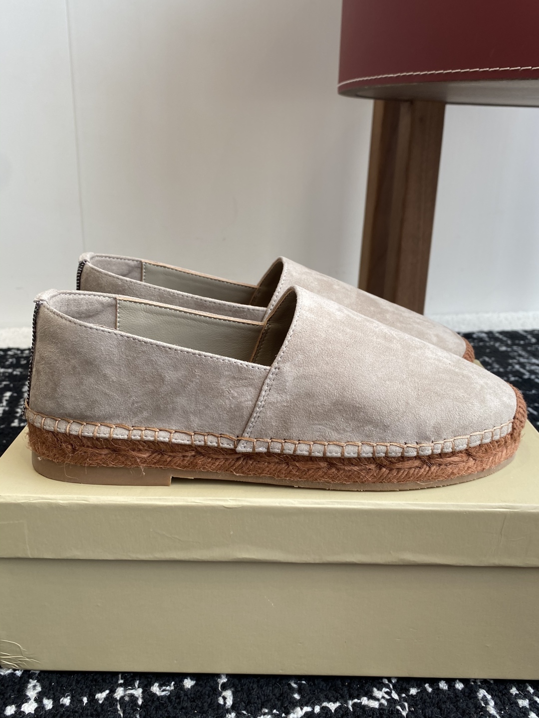 
brunello cucinelli 25ss 春夏新款 渔夫鞋 BC经典 半拖

制作工艺相当麻烦，