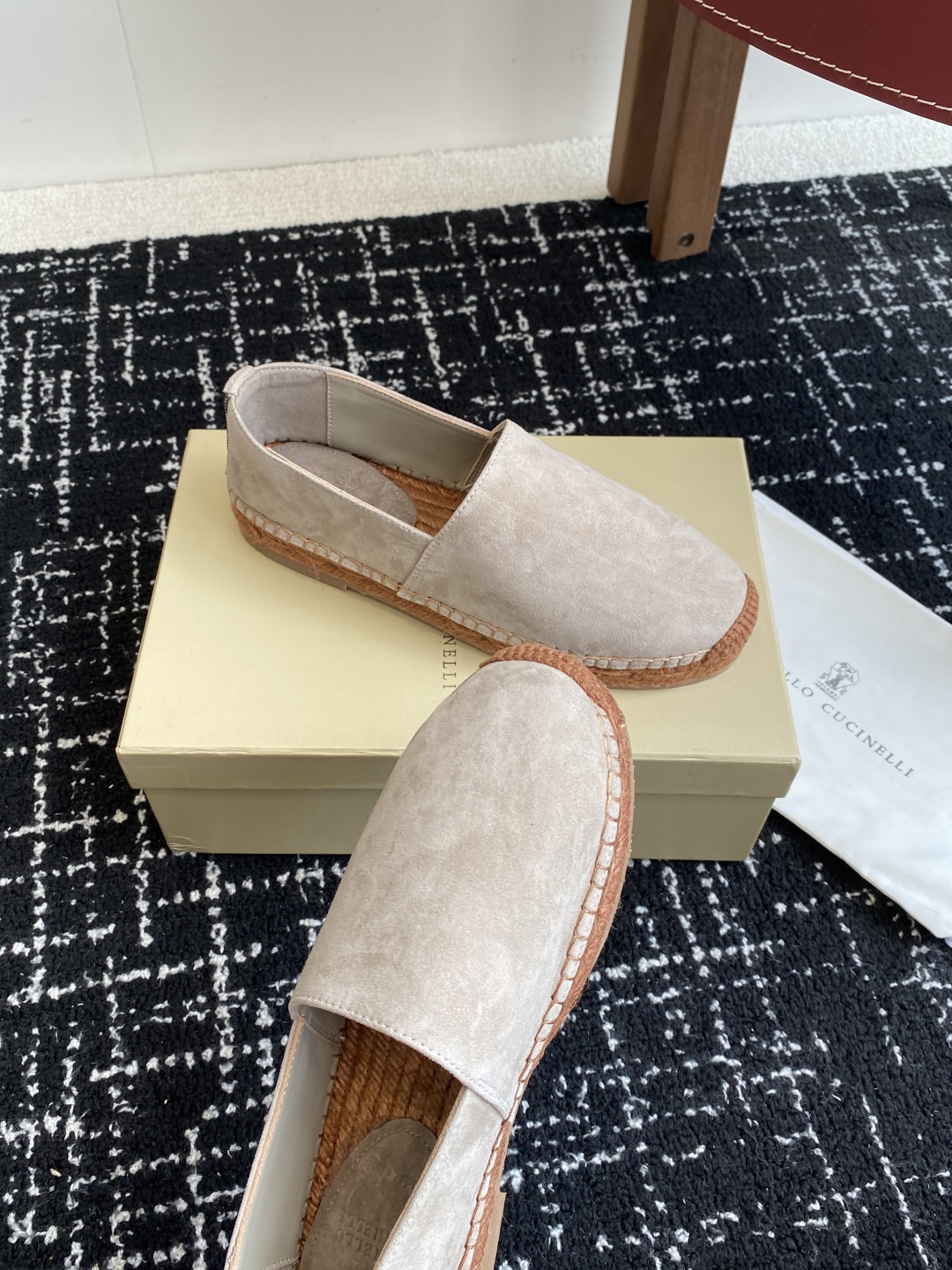 
brunello cucinelli 25ss 春夏新款 渔夫鞋 BC经典 半拖

制作工艺相当麻烦，