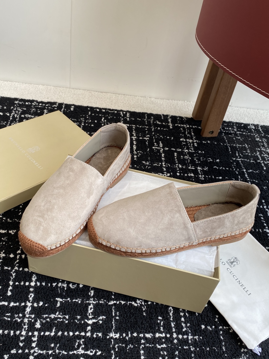 
brunello cucinelli 25ss 春夏新款 渔夫鞋 BC经典 半拖

制作工艺相当麻烦，