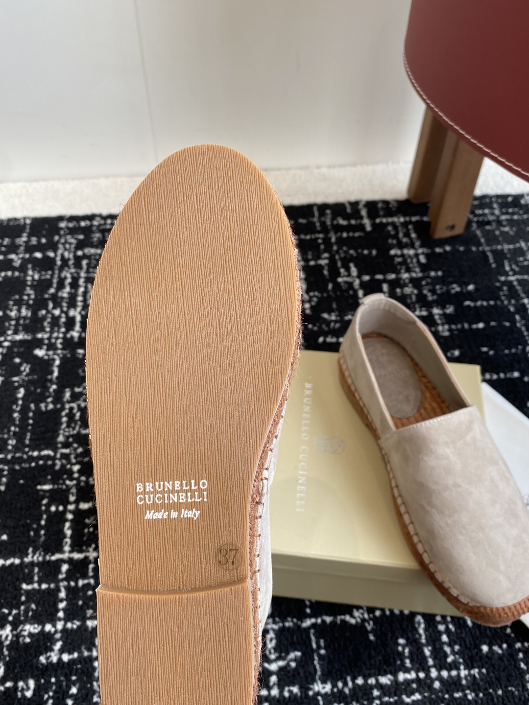 
brunello cucinelli 25ss 春夏新款 渔夫鞋 BC经典 半拖

制作工艺相当麻烦，