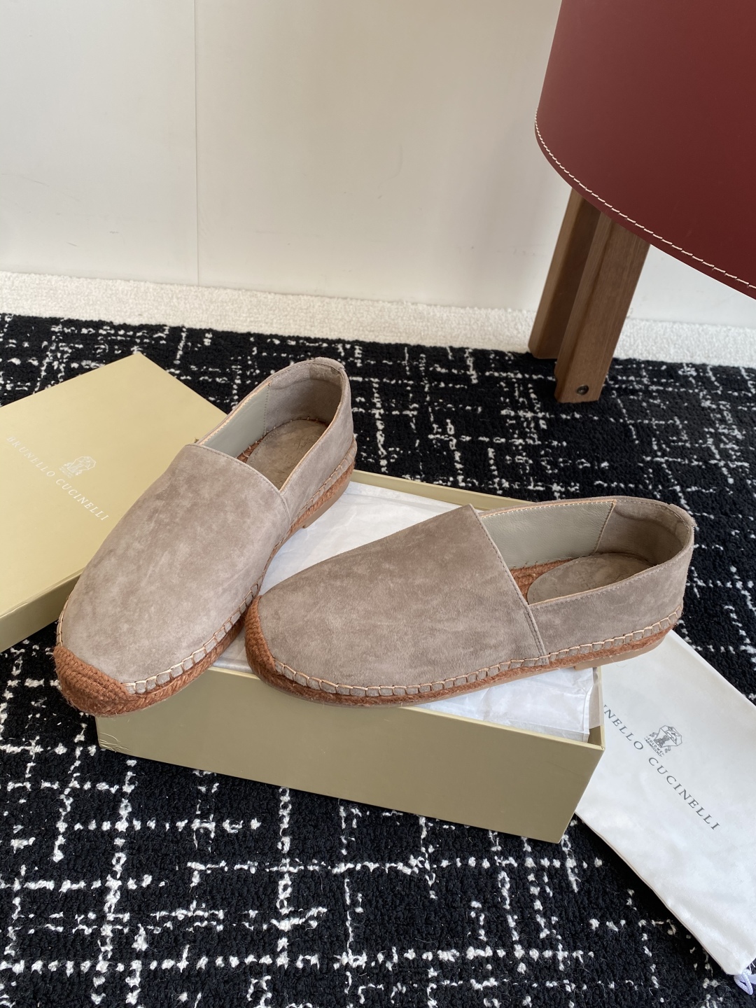 
brunello cucinelli 25ss 春夏新款 渔夫鞋 BC经典 半拖

制作工艺相当麻烦，