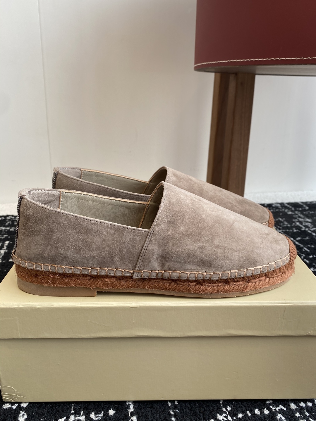 
brunello cucinelli 25ss 春夏新款 渔夫鞋 BC经典 半拖

制作工艺相当麻烦，