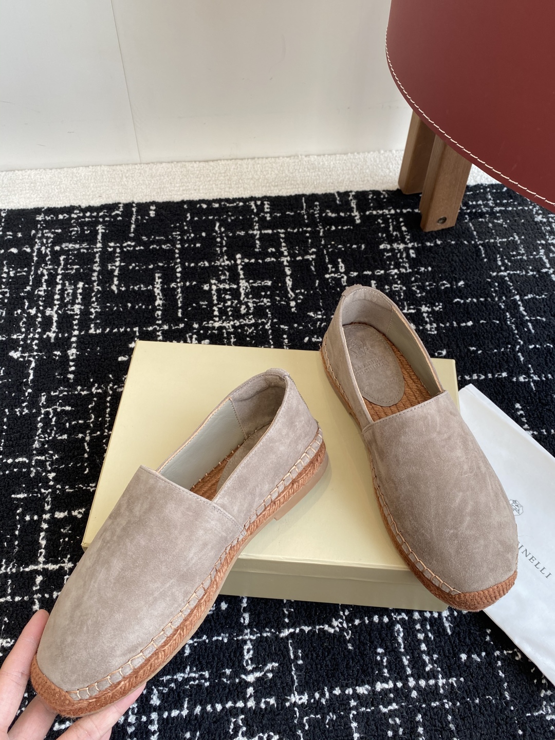 
brunello cucinelli 25ss 春夏新款 渔夫鞋 BC经典 半拖

制作工艺相当麻烦，