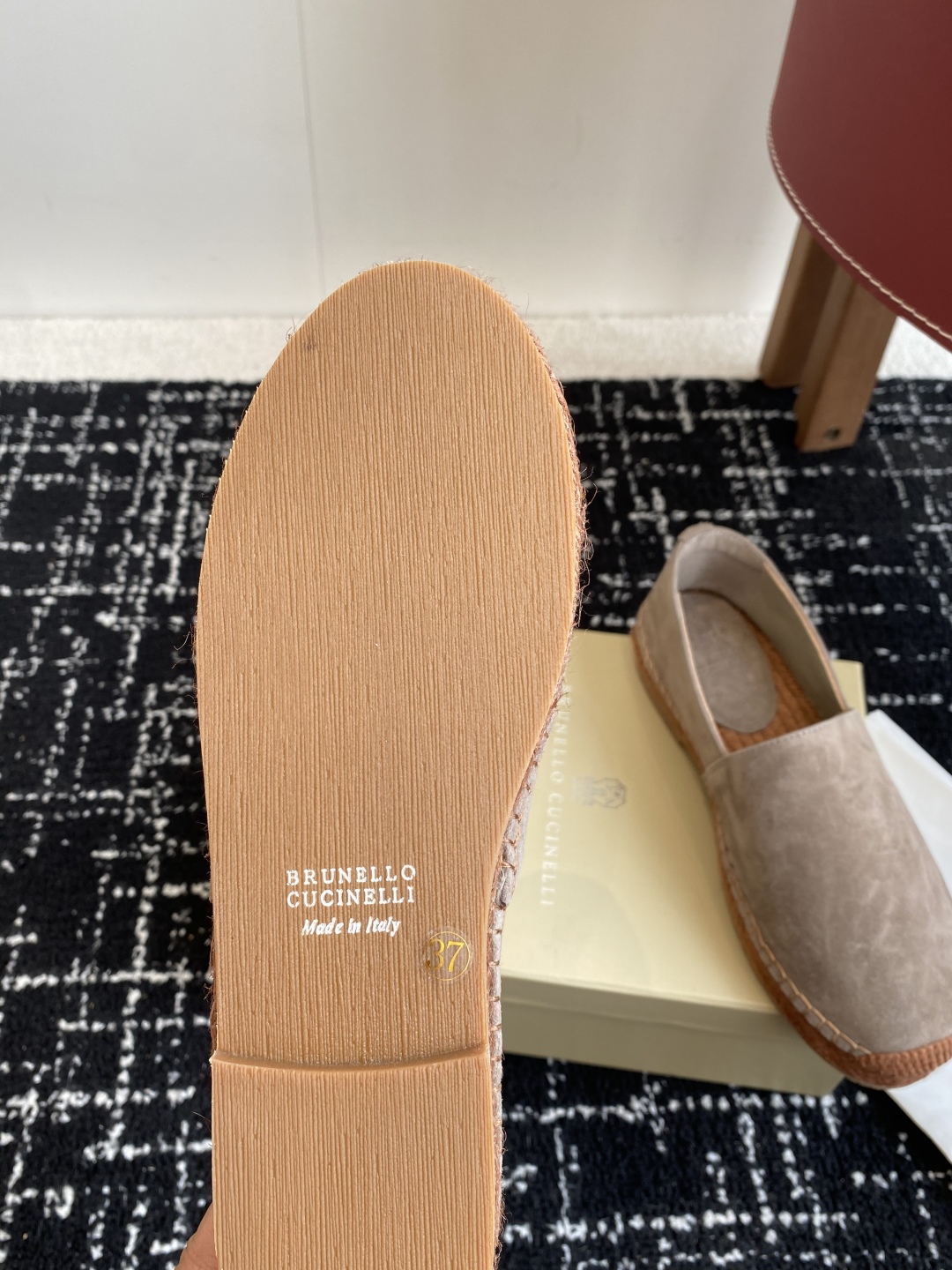 
brunello cucinelli 25ss 春夏新款 渔夫鞋 BC经典 半拖

制作工艺相当麻烦，