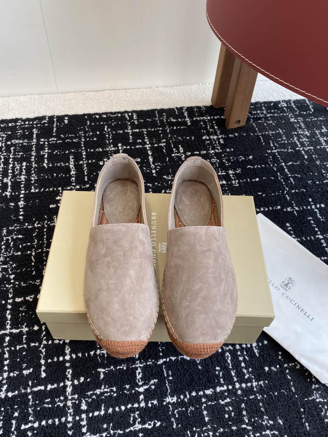 
brunello cucinelli 25ss 春夏新款 渔夫鞋 BC经典 半拖

制作工艺相当麻烦，