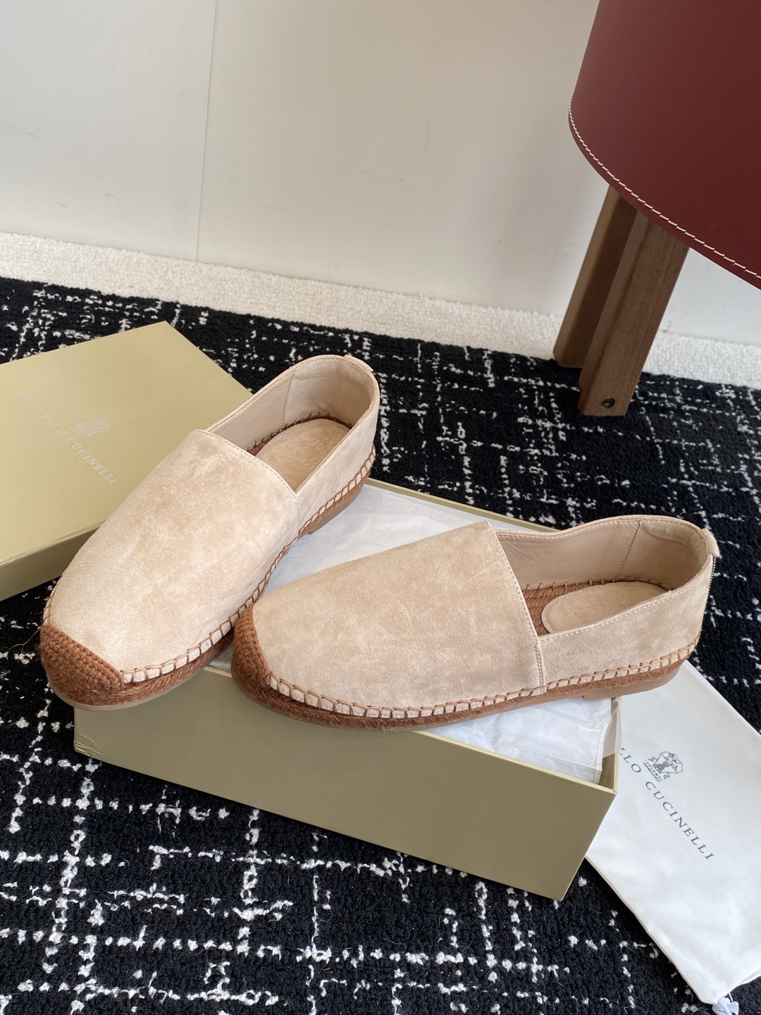 
brunello cucinelli 25ss 春夏新款 渔夫鞋 BC经典 半拖

制作工艺相当麻烦，