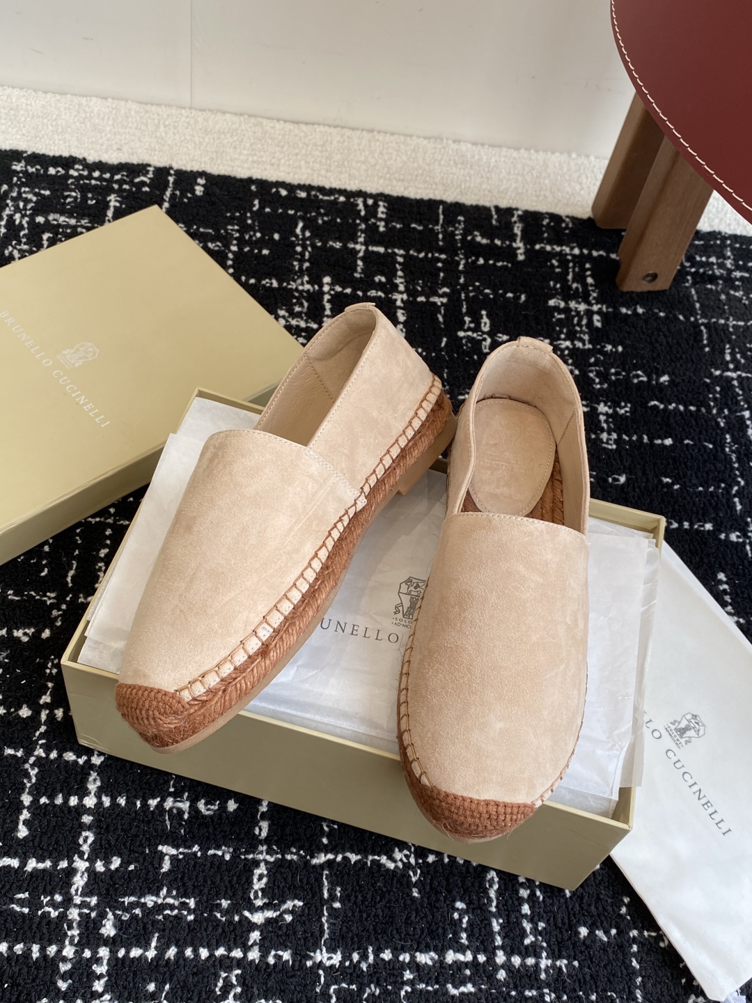 
brunello cucinelli 25ss 春夏新款 渔夫鞋 BC经典 半拖

制作工艺相当麻烦，