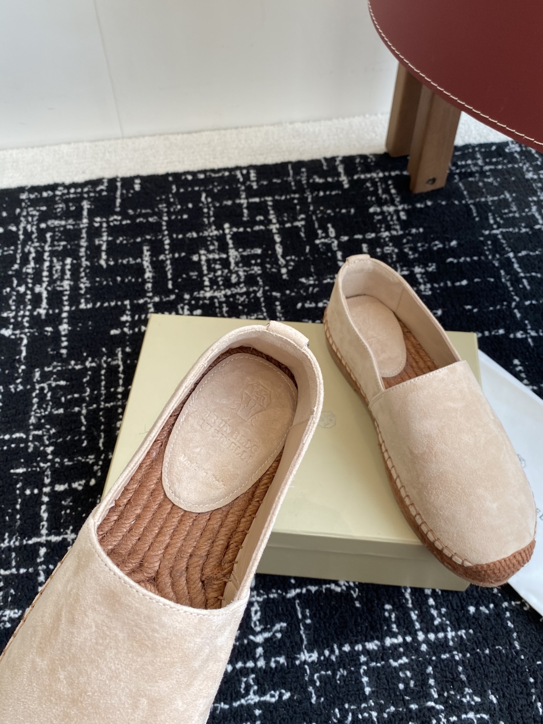 
brunello cucinelli 25ss 春夏新款 渔夫鞋 BC经典 半拖

制作工艺相当麻烦，