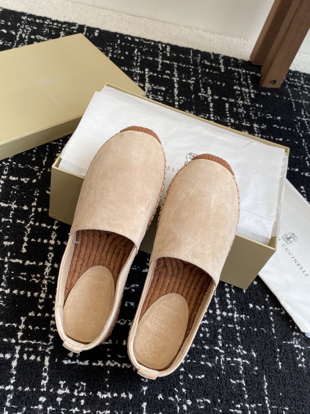 
brunello cucinelli 25ss 春夏新款 渔夫鞋 BC经典 半拖

制作工艺相当麻烦，