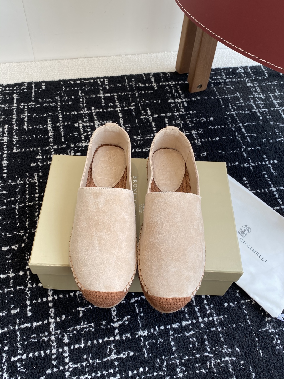 
brunello cucinelli 25ss 春夏新款 渔夫鞋 BC经典 半拖

制作工艺相当麻烦，