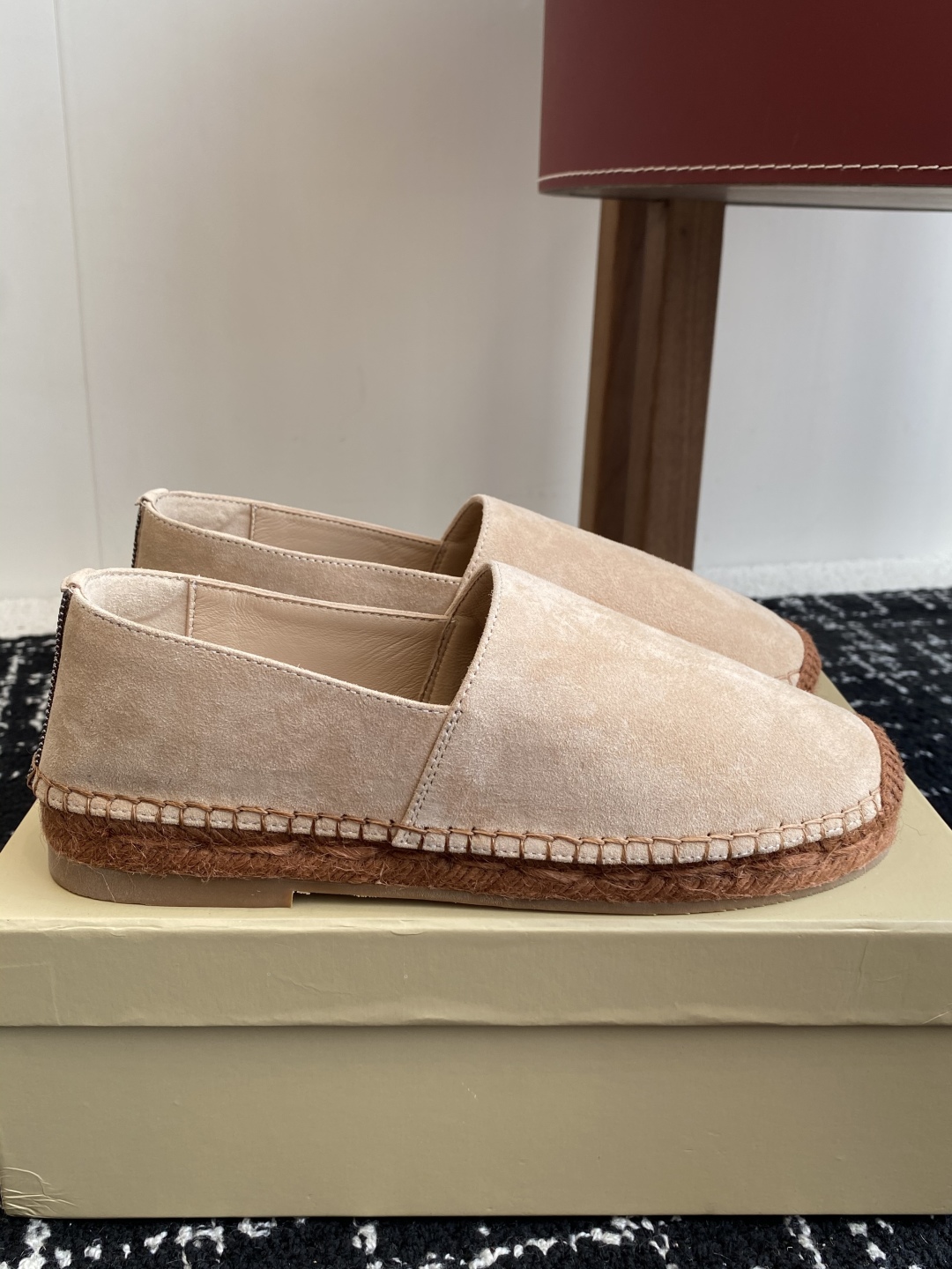 
brunello cucinelli 25ss 春夏新款 渔夫鞋 BC经典 半拖

制作工艺相当麻烦，