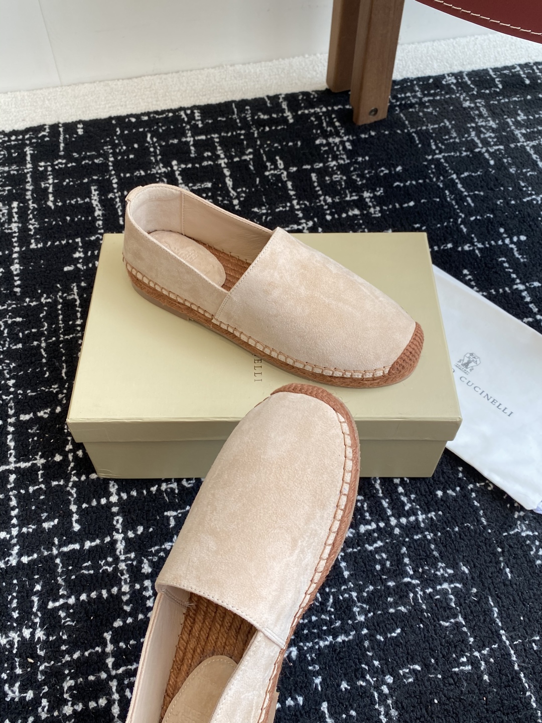 
brunello cucinelli 25ss 春夏新款 渔夫鞋 BC经典 半拖

制作工艺相当麻烦，