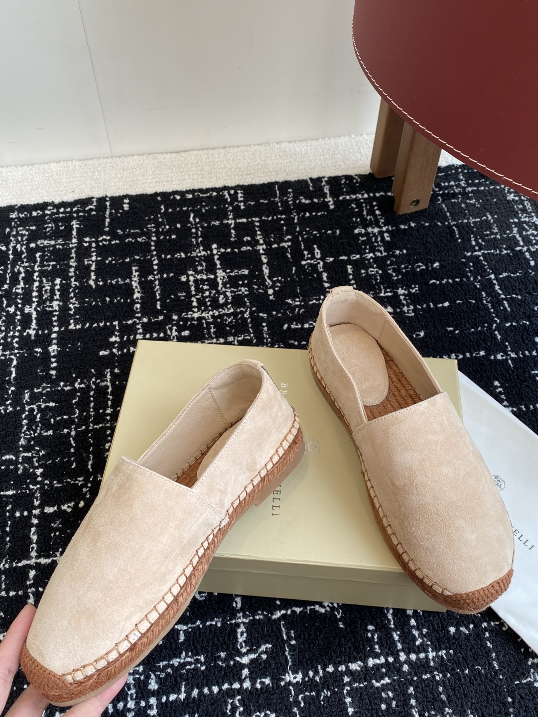 
brunello cucinelli 25ss 春夏新款 渔夫鞋 BC经典 半拖

制作工艺相当麻烦，