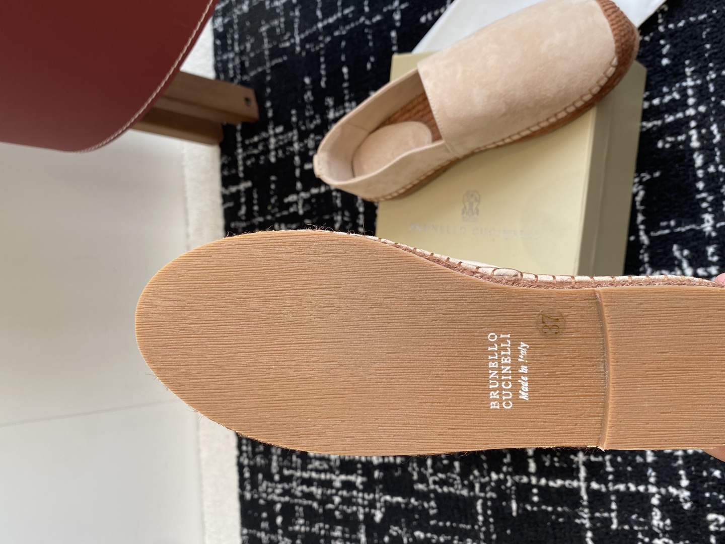 
brunello cucinelli 25ss 春夏新款 渔夫鞋 BC经典 半拖

制作工艺相当麻烦，