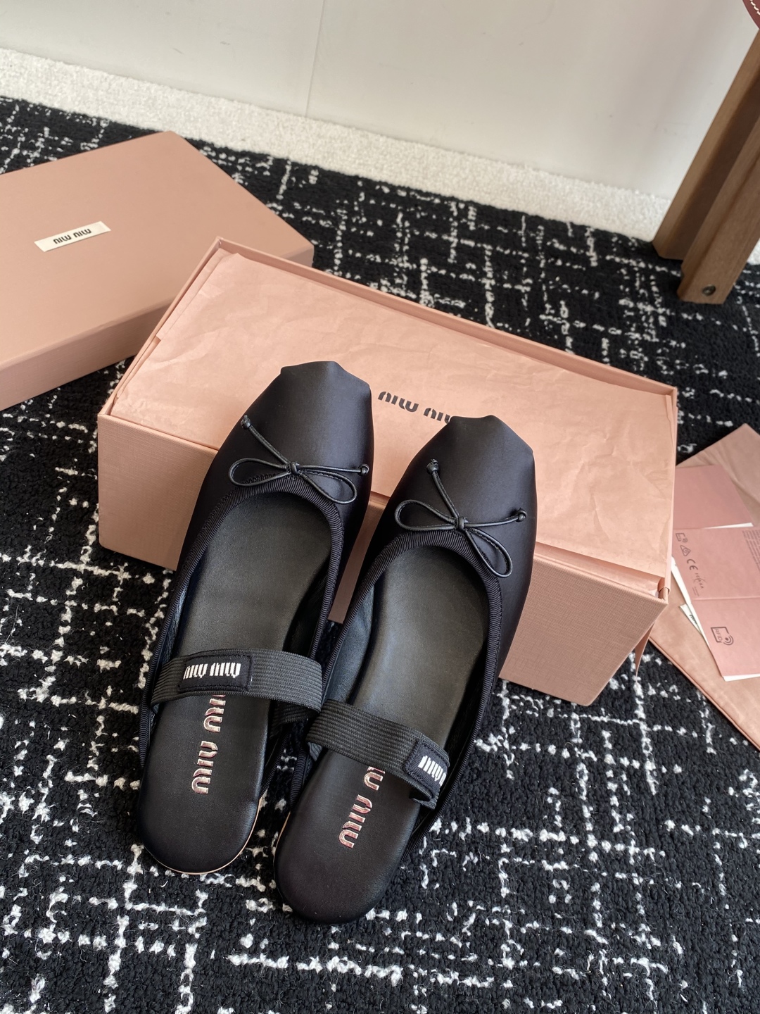 代购级Miu Miu 缪缪 25ss 春夏季新款 芭蕾舞 半拖
缪家以芭蕾的灵动意韵融于日常. 以现代笔