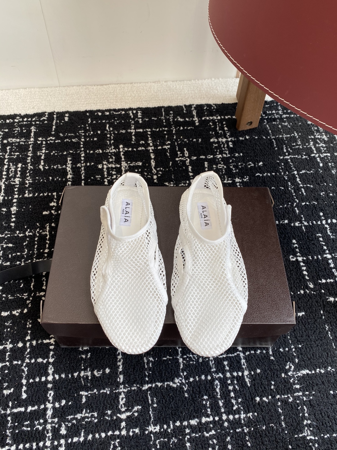 代购级
Alaia 25ss 春夏季新款 明星同款 穿搭万金油 渔网鞋 芭蕾舞鞋

轻盈透气 夏日松弛美