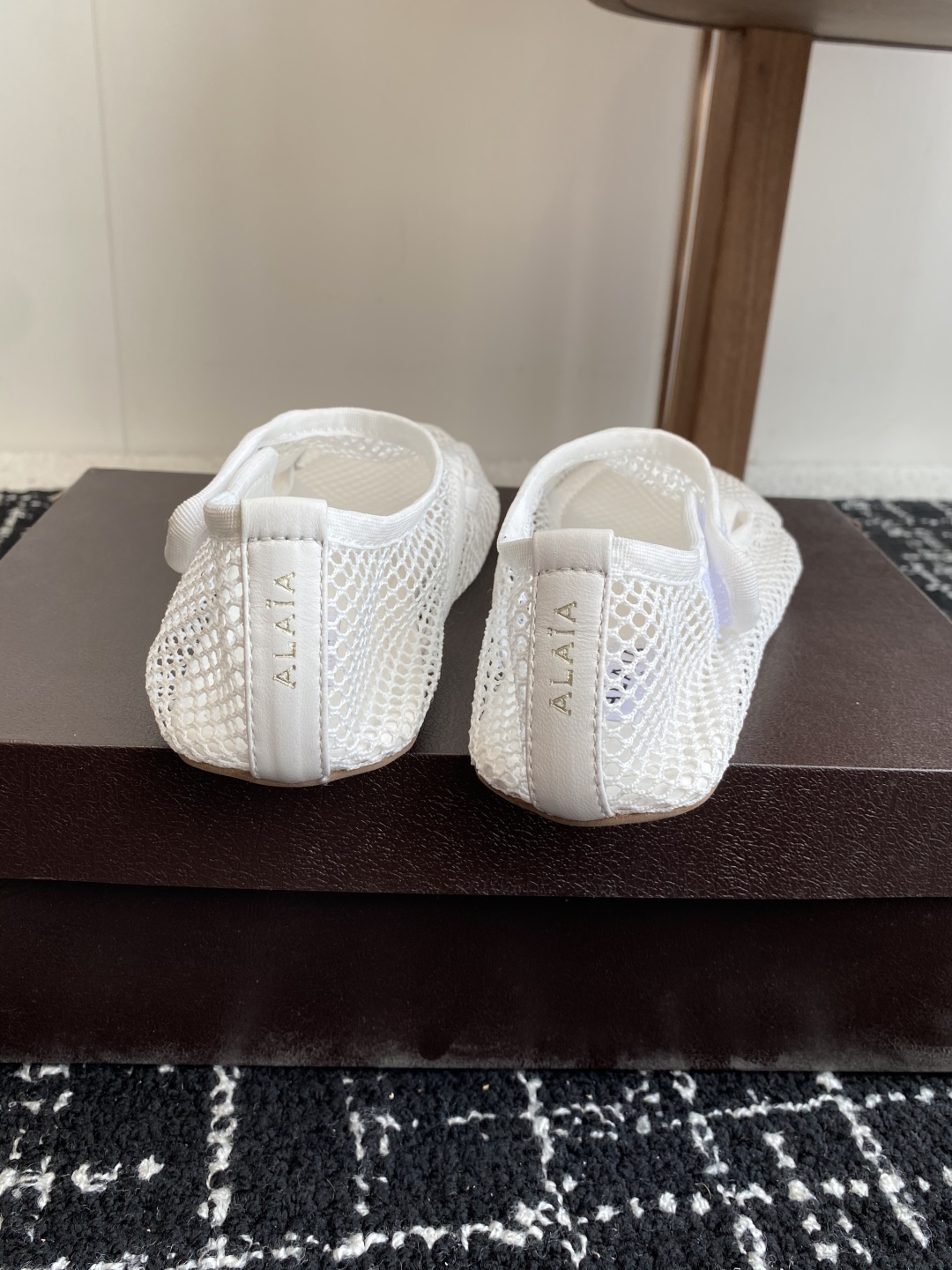 代购级
Alaia 25ss 春夏季新款 明星同款 穿搭万金油 渔网鞋 芭蕾舞鞋

轻盈透气 夏日松弛美