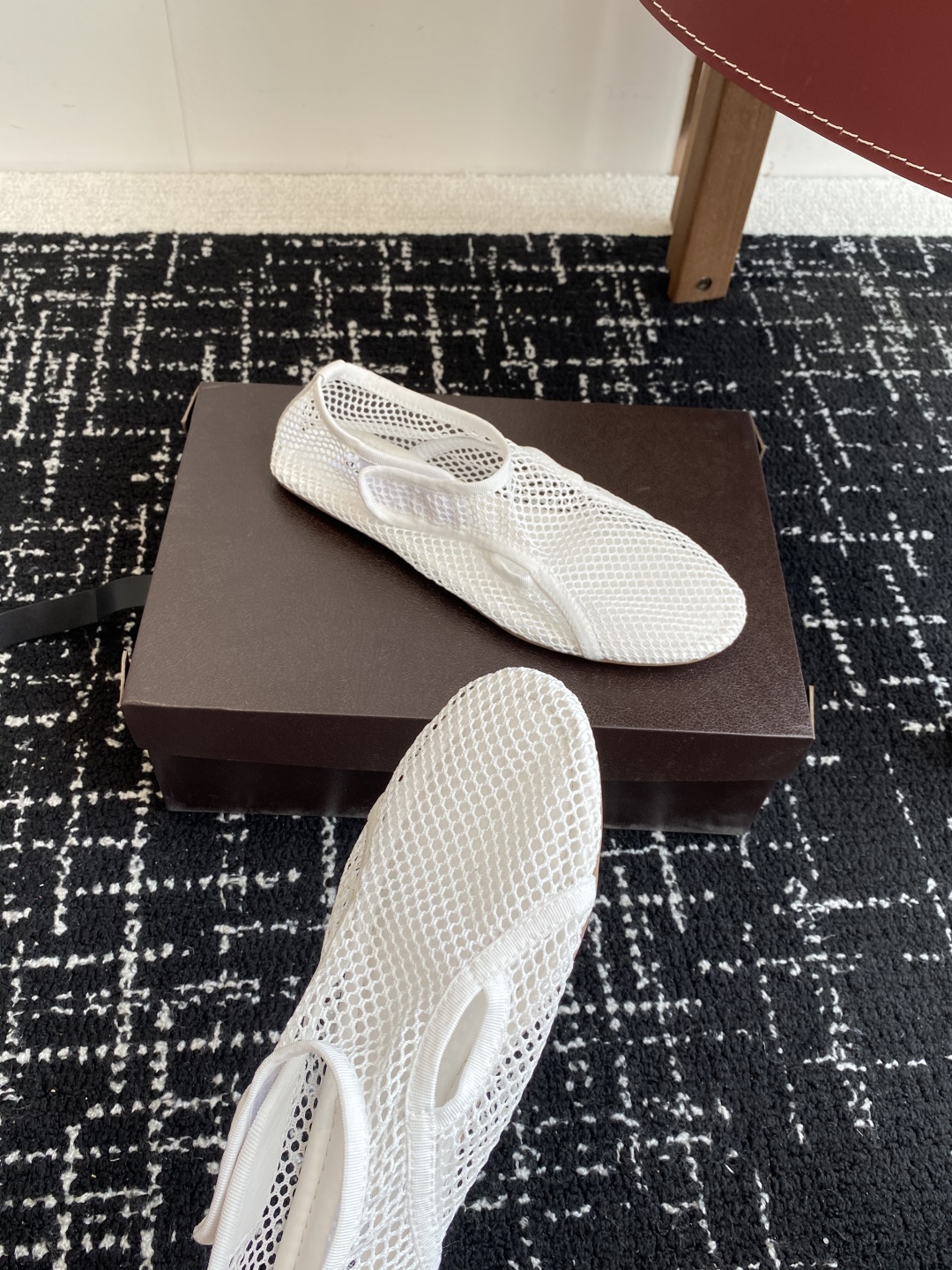 代购级
Alaia 25ss 春夏季新款 明星同款 穿搭万金油 渔网鞋 芭蕾舞鞋

轻盈透气 夏日松弛美