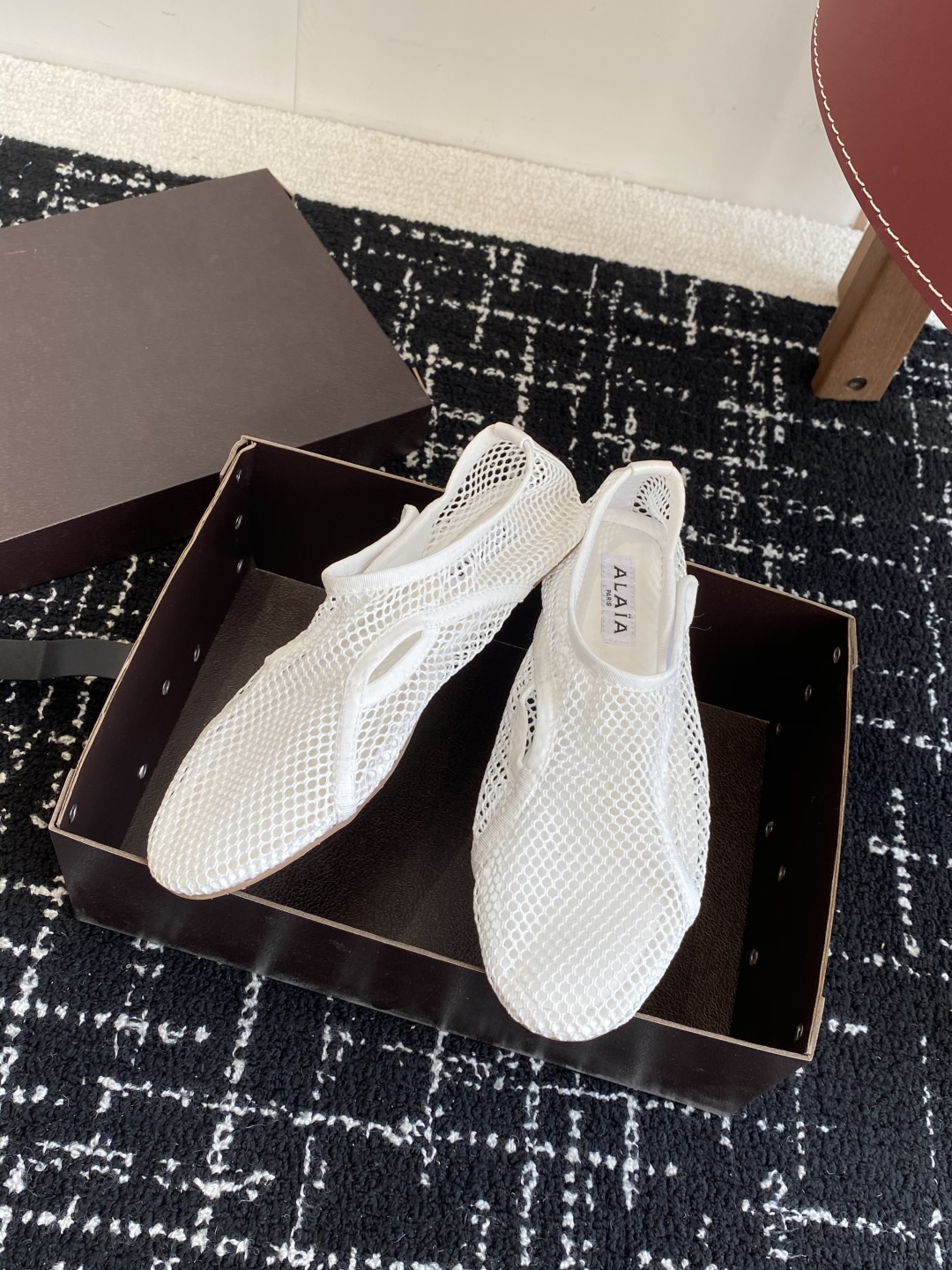 代购级
Alaia 25ss 春夏季新款 明星同款 穿搭万金油 渔网鞋 芭蕾舞鞋

轻盈透气 夏日松弛美