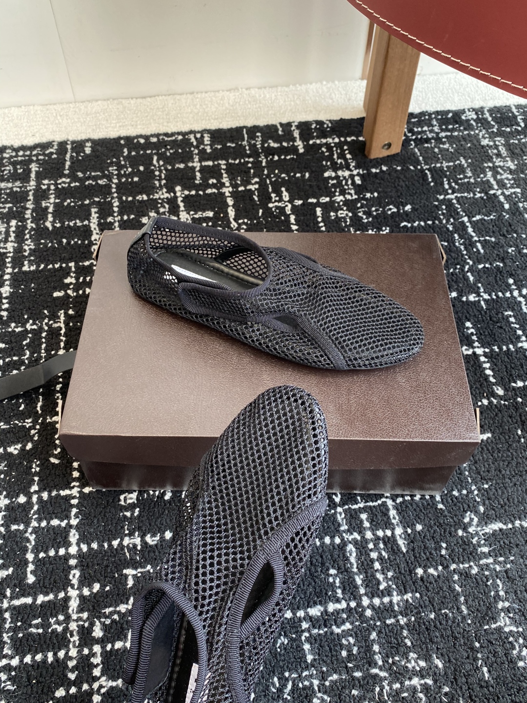 代购级
Alaia 25ss 春夏季新款 明星同款 穿搭万金油 渔网鞋 芭蕾舞鞋

轻盈透气 夏日松弛美
