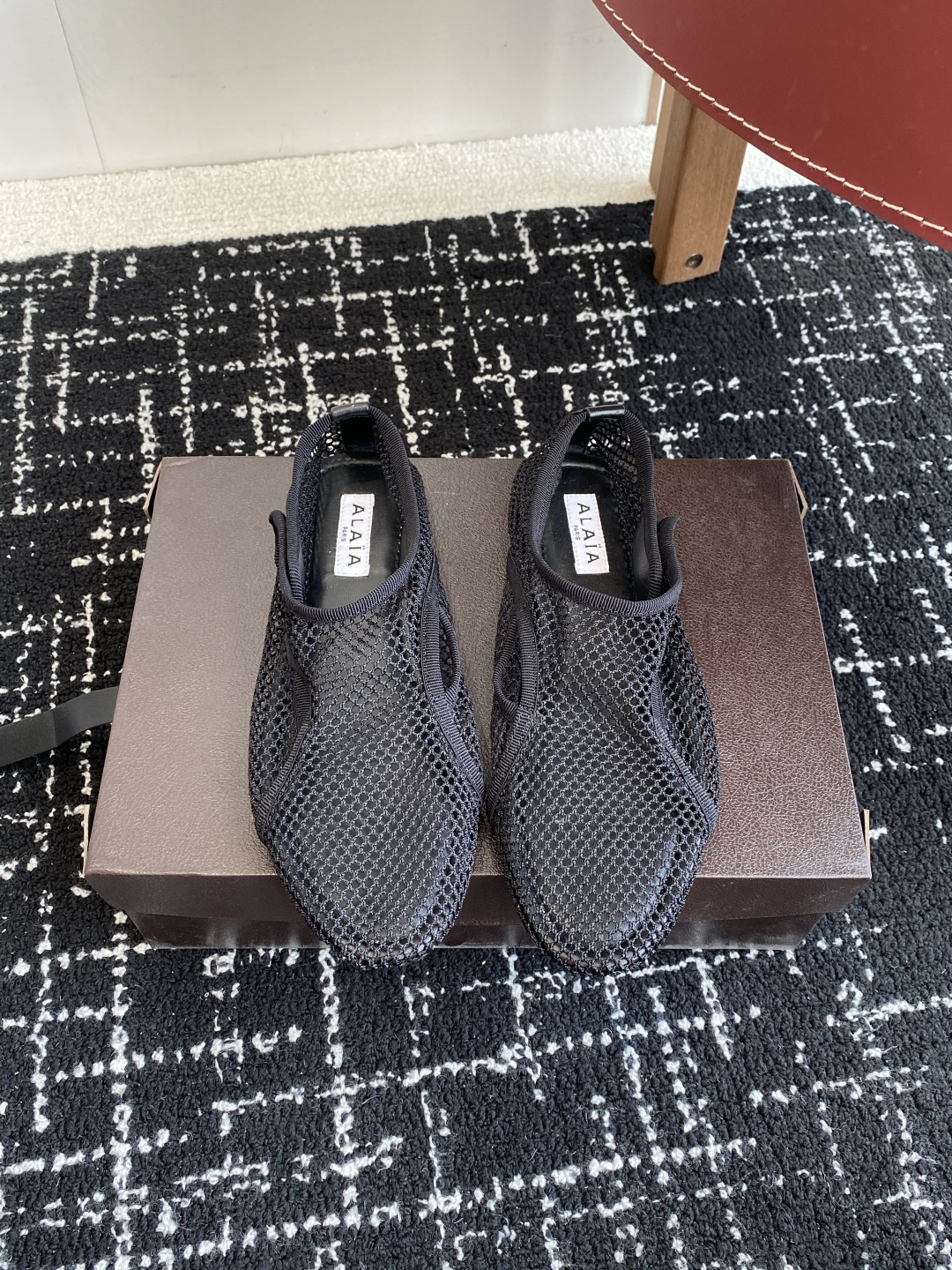 代购级
Alaia 25ss 春夏季新款 明星同款 穿搭万金油 渔网鞋 芭蕾舞鞋

轻盈透气 夏日松弛美
