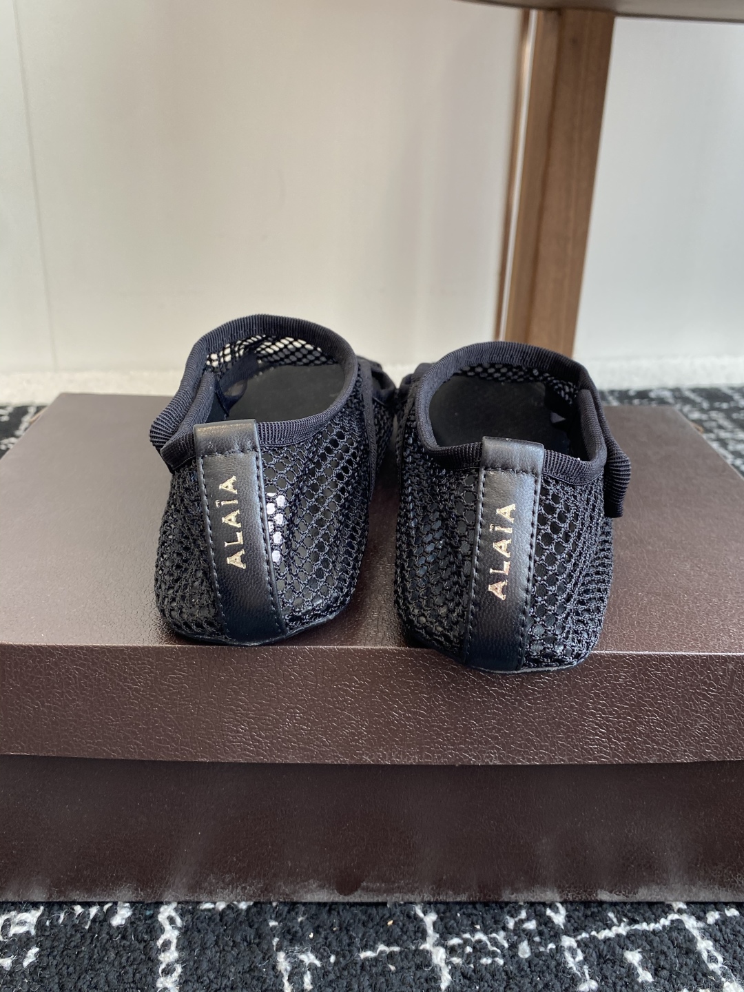 代购级
Alaia 25ss 春夏季新款 明星同款 穿搭万金油 渔网鞋 芭蕾舞鞋

轻盈透气 夏日松弛美