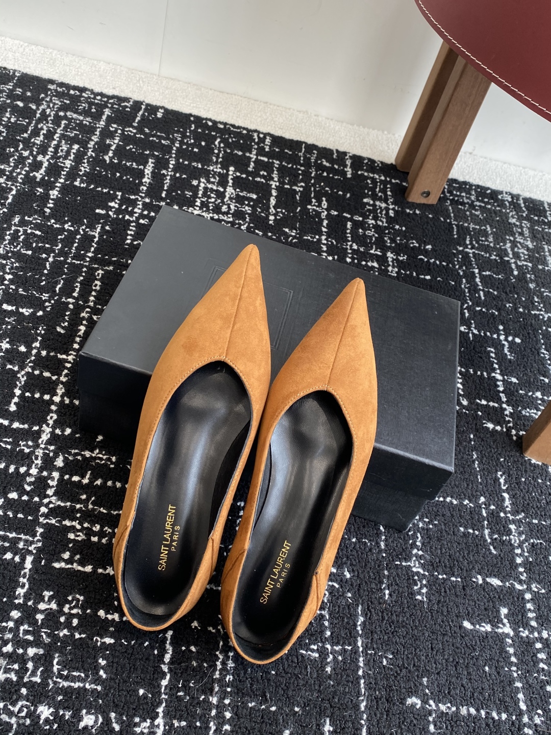 代购级
YSL 25ss 春夏新款 圣罗兰新款尖头平底 单鞋

Saint Laurent | YSL姐