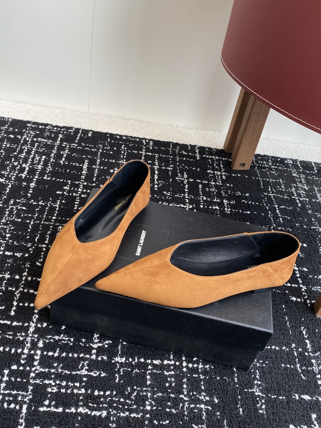 代购级
YSL 25ss 春夏新款 圣罗兰新款尖头平底 单鞋

Saint Laurent | YSL姐