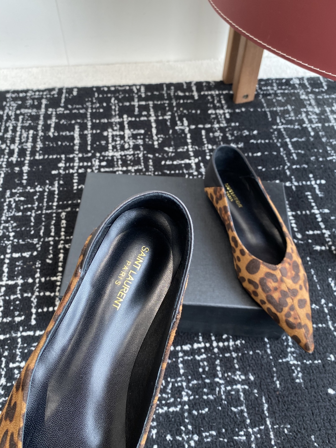 代购级
YSL 25ss 春夏新款 圣罗兰新款尖头平底 单鞋

Saint Laurent | YSL姐