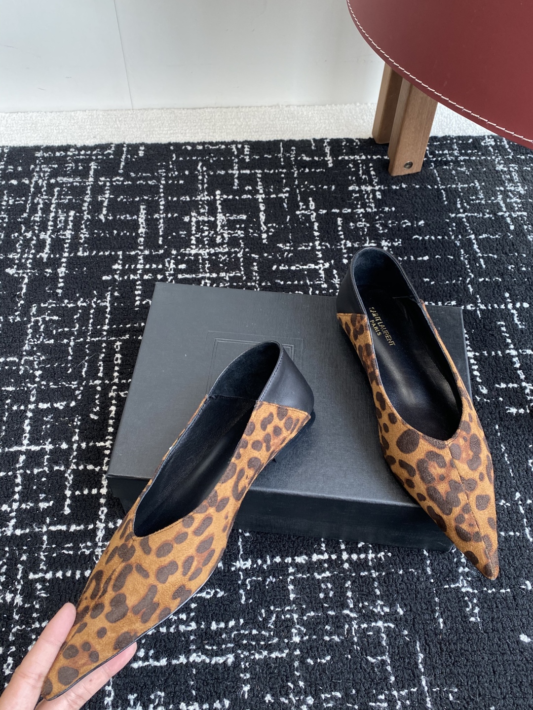 代购级
YSL 25ss 春夏新款 圣罗兰新款尖头平底 单鞋

Saint Laurent | YSL姐