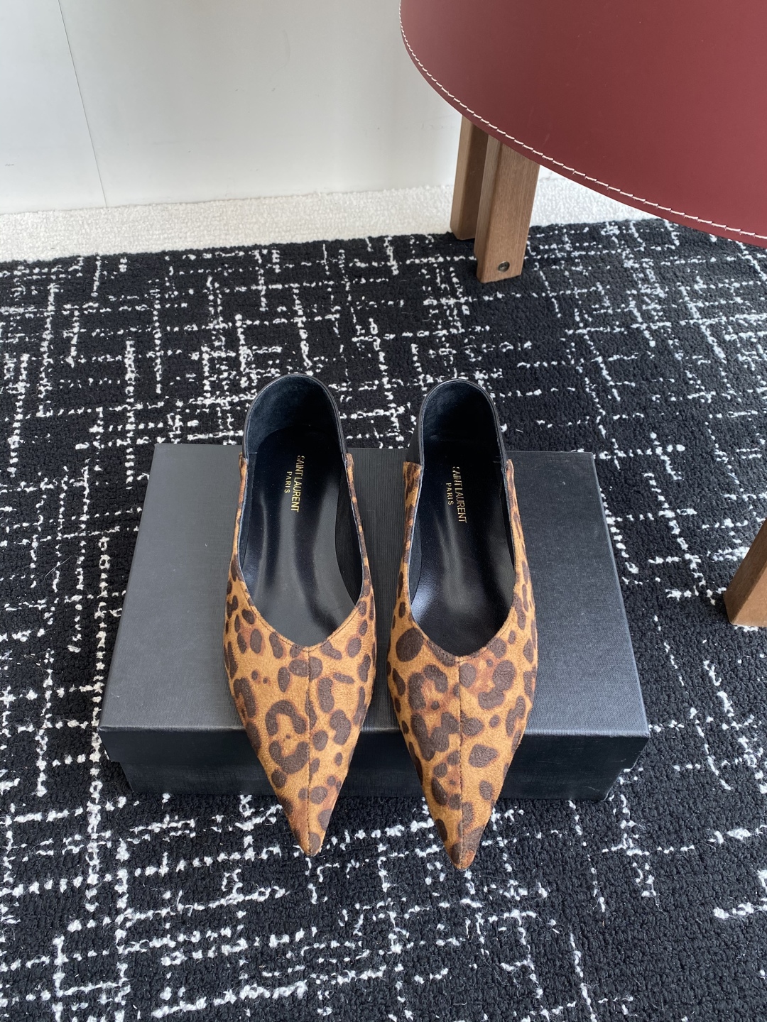 代购级
YSL 25ss 春夏新款 圣罗兰新款尖头平底 单鞋

Saint Laurent | YSL姐