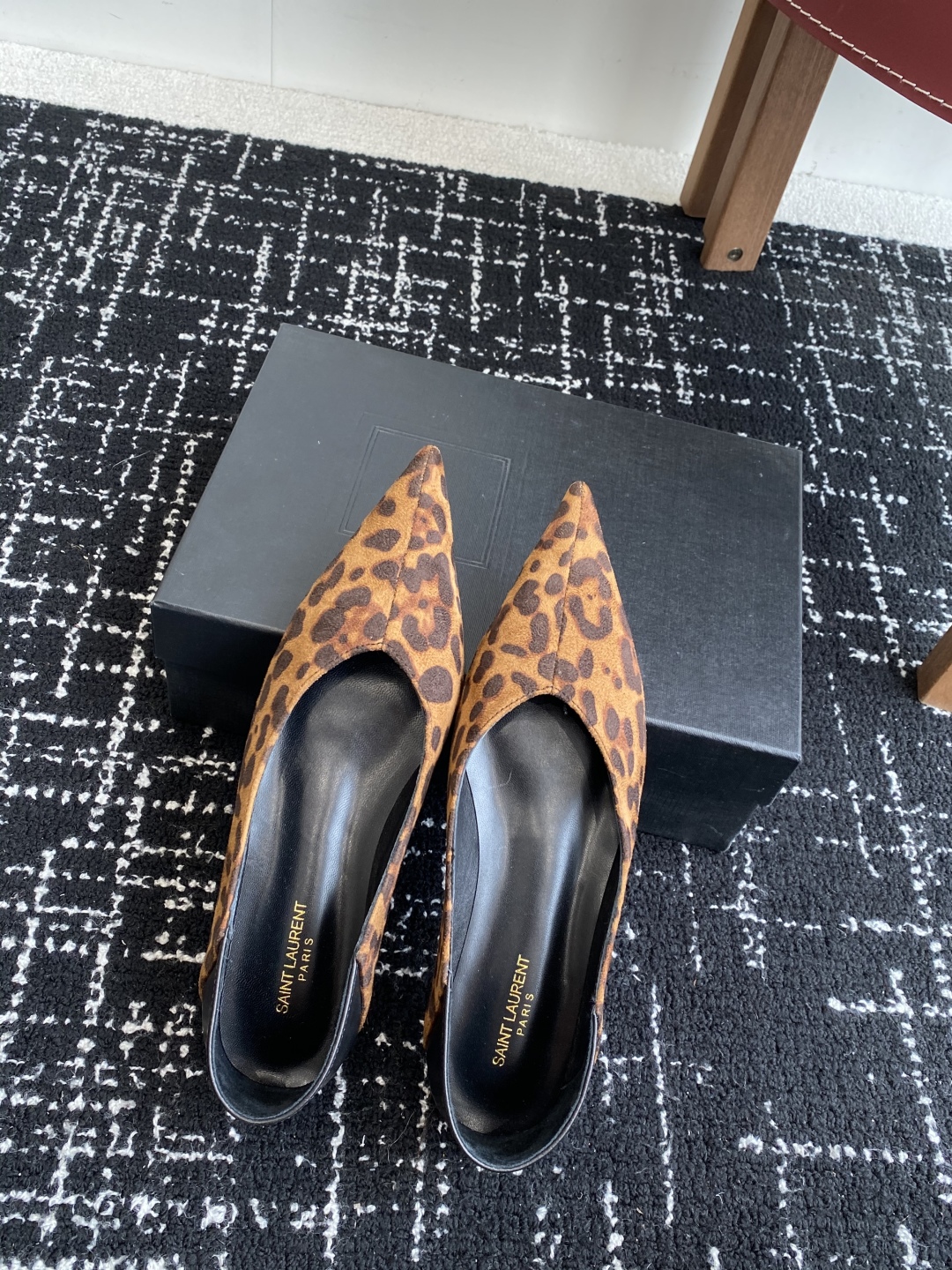 代购级
YSL 25ss 春夏新款 圣罗兰新款尖头平底 单鞋

Saint Laurent | YSL姐