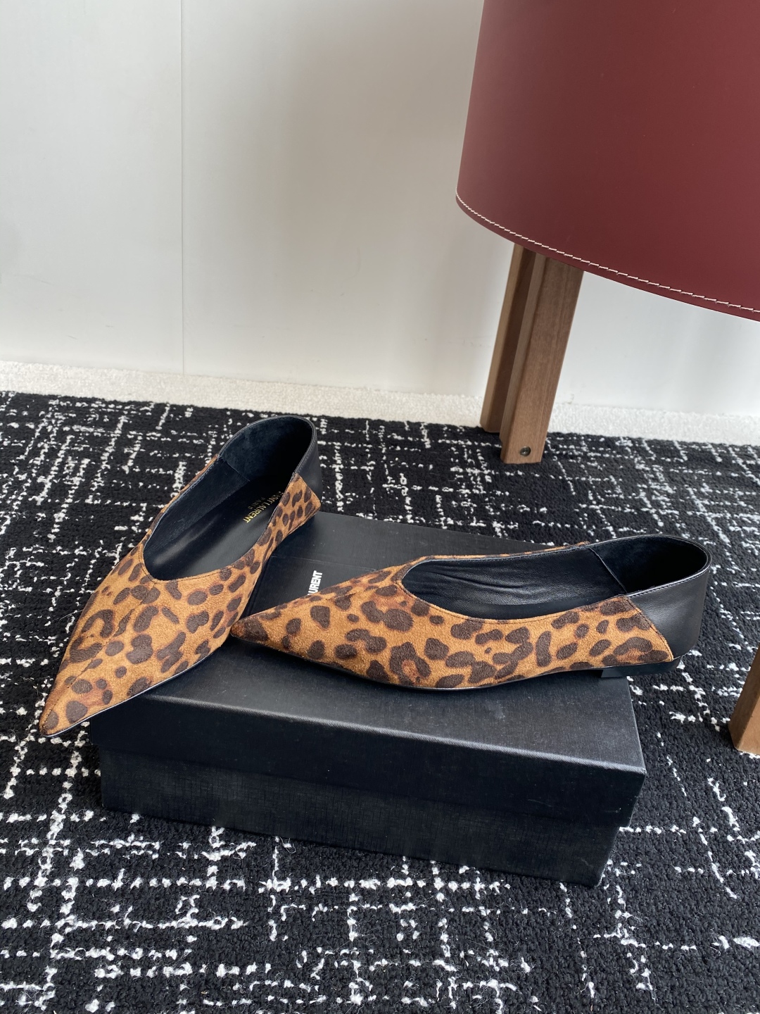 代购级
YSL 25ss 春夏新款 圣罗兰新款尖头平底 单鞋

Saint Laurent | YSL姐