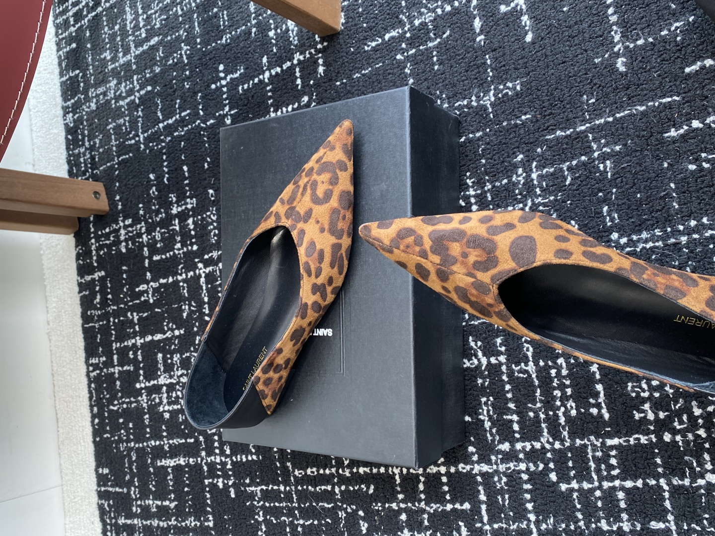 代购级
YSL 25ss 春夏新款 圣罗兰新款尖头平底 单鞋

Saint Laurent | YSL姐