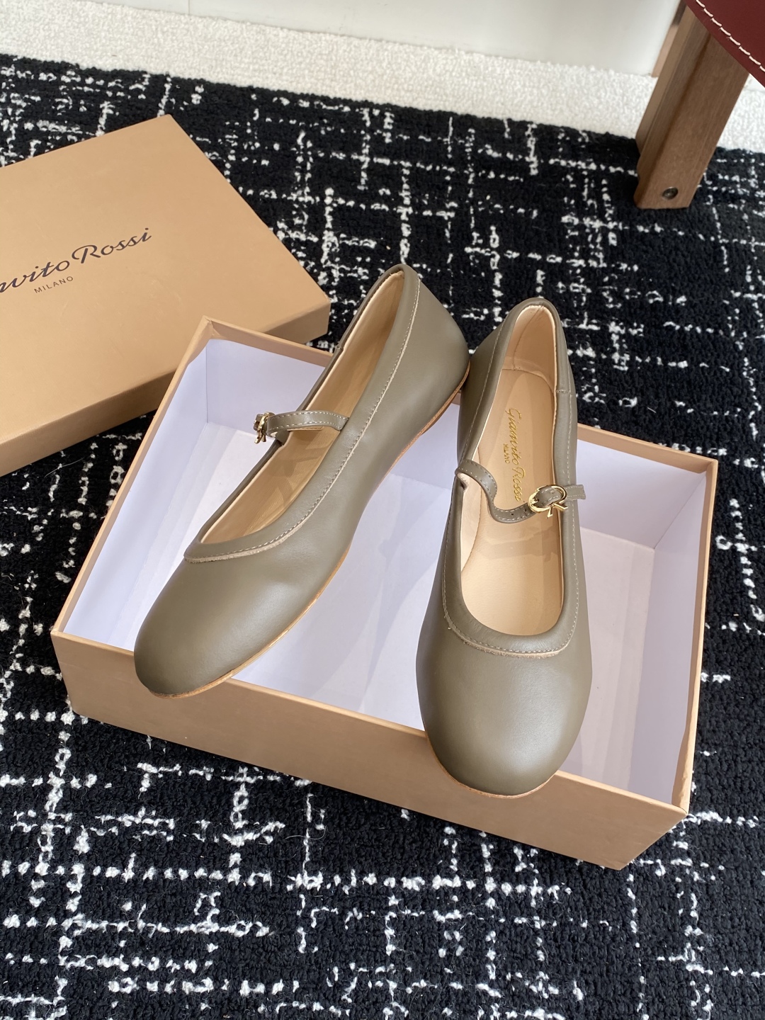 代购级
Gianvito Rossi 25ss 春夏新款 芭蕾舞 单鞋 

原版购入1比1打造 套楦工艺